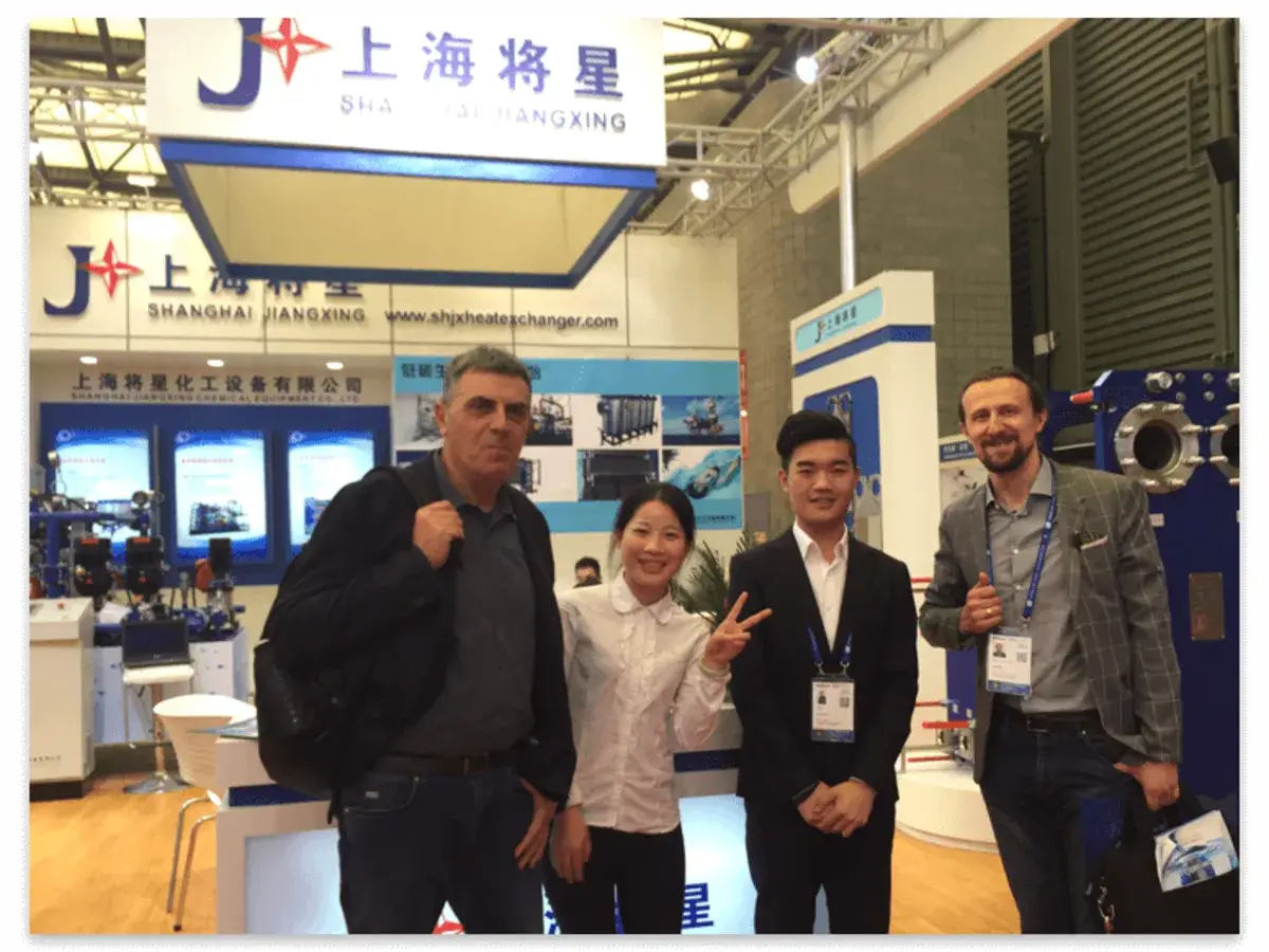 Jiangxing team meeting overseas buyers at exhibition